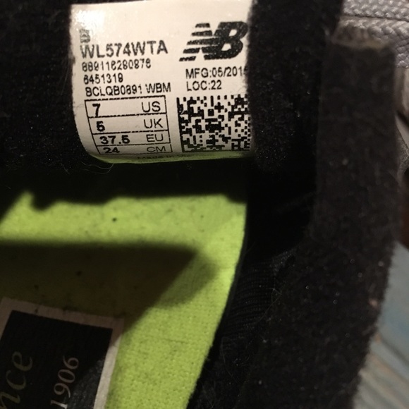 New balance 574 practically new size 7 - Picture 6 of 7